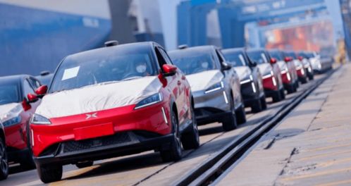 二次上市 改老款 發新車,小鵬汽車為何這么 急